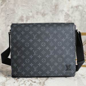 Louis Vuitton Men's DISTRICT Medium-Sized Handbag 50533 | Sandra Bags