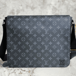 Louis Vuitton Men's District Medium-Sized Handbag - Black 59832 | Sandra Bags