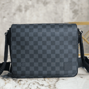 Louis Vuitton Men's DISTRICT Small Messenger Bag 77891 | Sandra Bags