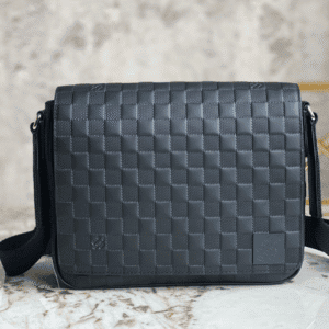 Louis Vuitton Men's DISTRICT Small Messenger Bag - Black 75467 | Sandra Bags