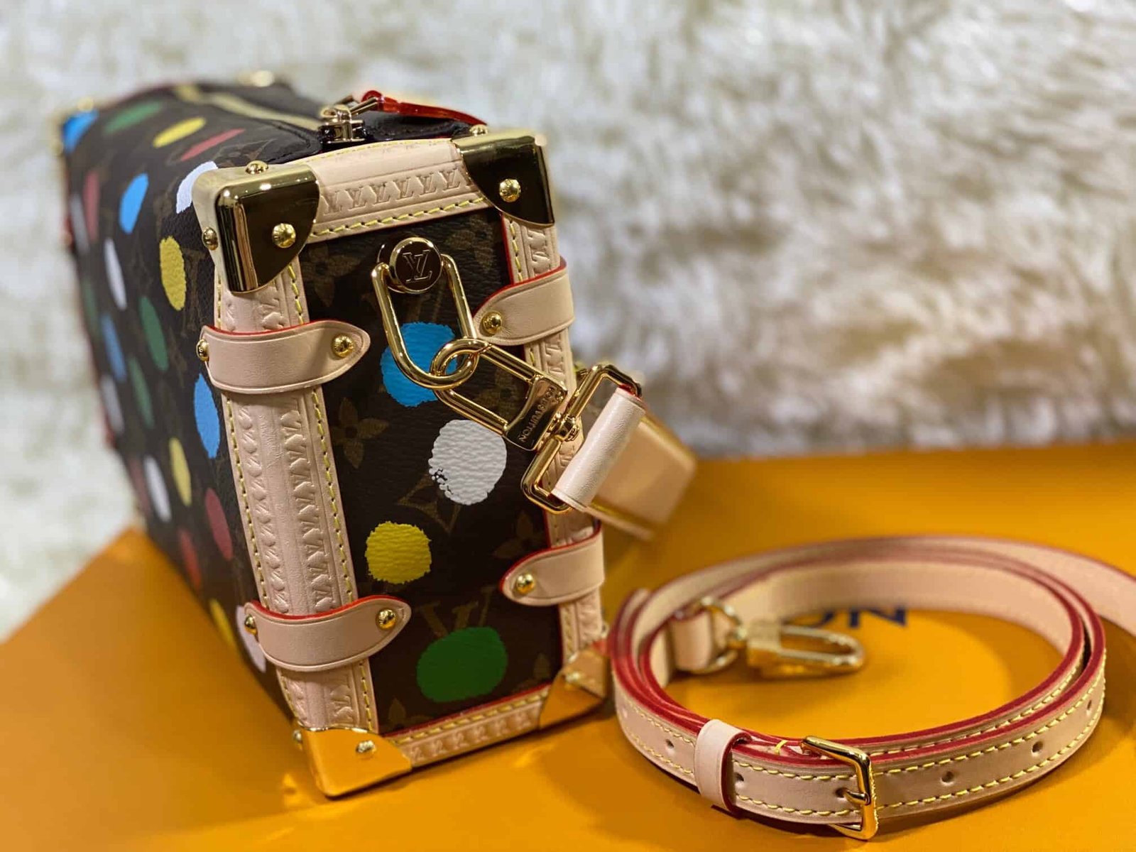 Louis Vuitton Box shape Classic Monogram Bag 12154 | Sandra Bags - Image 4