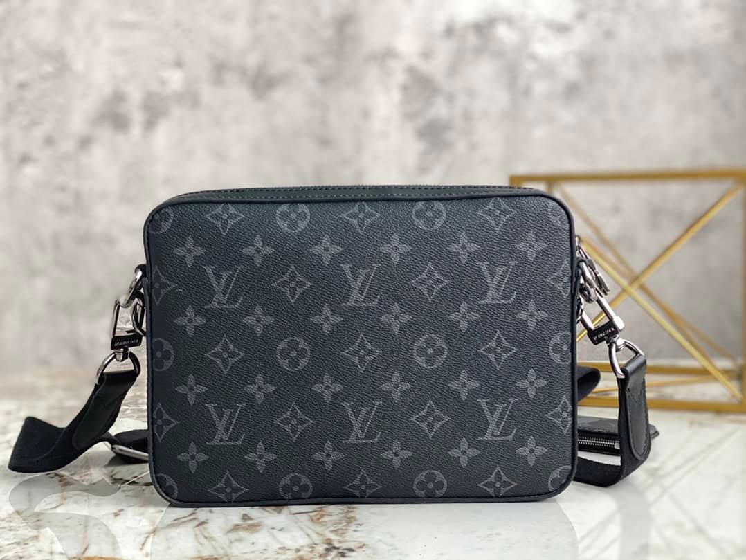 Louis Vuitton Men's Pochette Trio Messenger Bag - Black 89590 | Sandra Bags - Image 4
