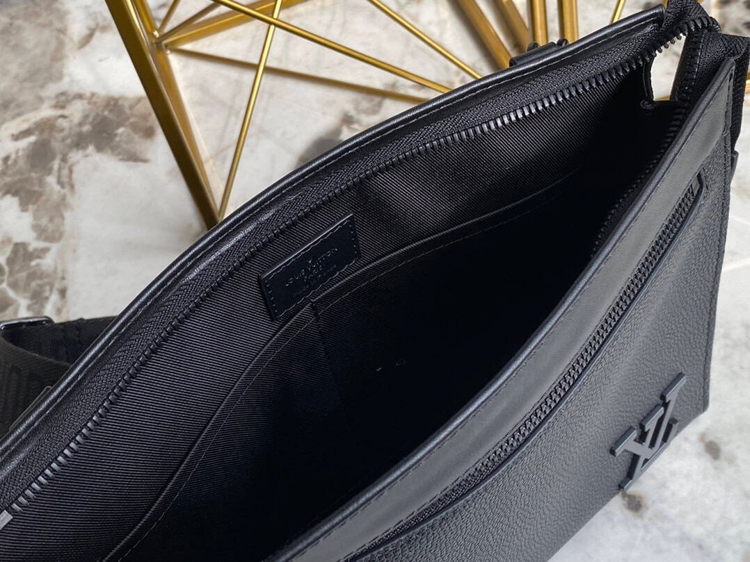 Louis Vuitton Men's Voyage Aerogram Handbag - Black 56454 | Sandra Bags - Image 3