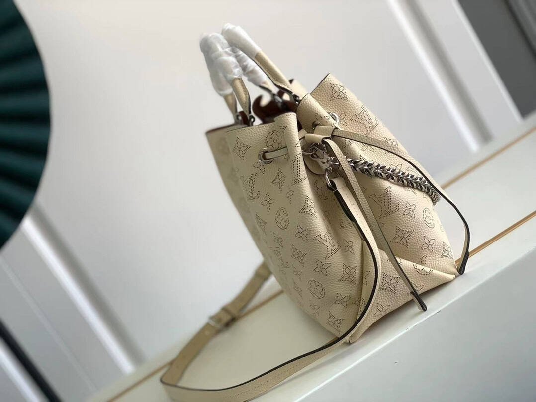 Louis Vuitton Monogram BELLA TOTE Handbag - Skin 60481 | Sandra Bags - Image 5