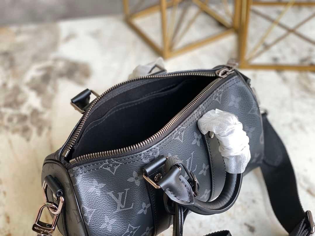 Louis Vuitton Men's Pillow Keepall 25 Handbag 94943 | Sandra Bags - Image 2