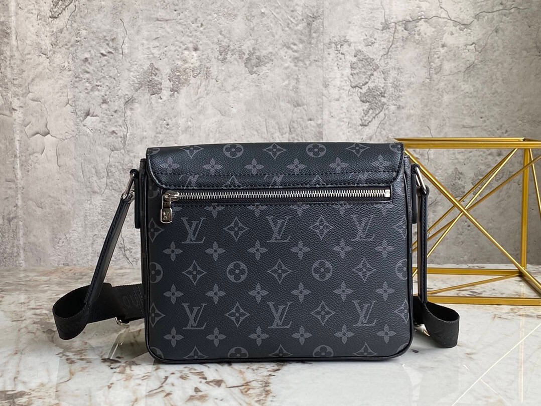 Louis Vuitton Men's District Messenger Bag - Black 32657 | Sandra Bags - Image 3