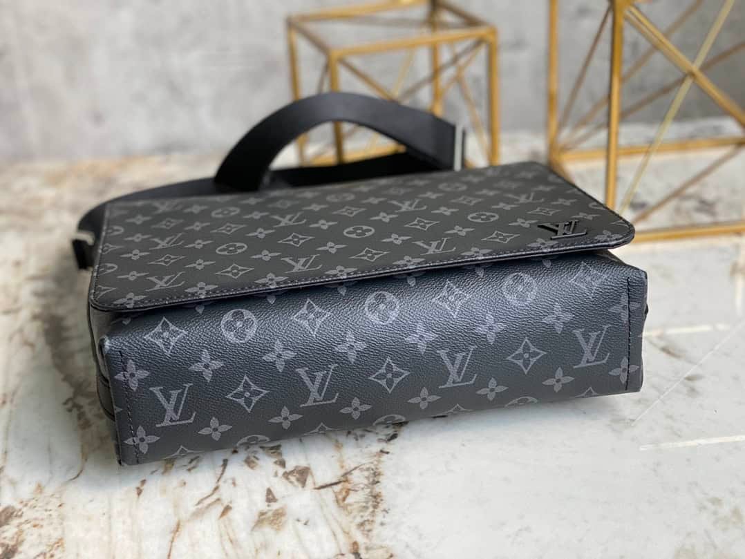 Louis Vuitton Men's District Medium-Sized Handbag - Black 59832 | Sandra Bags - Image 4