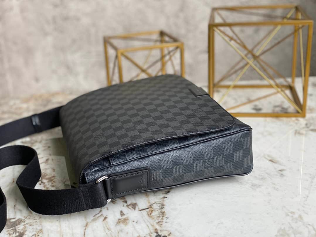 Louis Vuitton Damier Graphite Heiger Men's Messenger Bag 23110 | Sandra Bags - Image 5