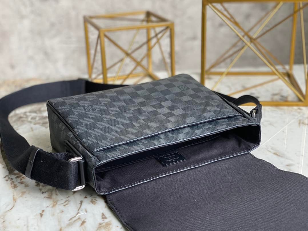 Louis Vuitton District Smaller Messenger Bag - Gray 95393 | Sandra Bags - Image 3