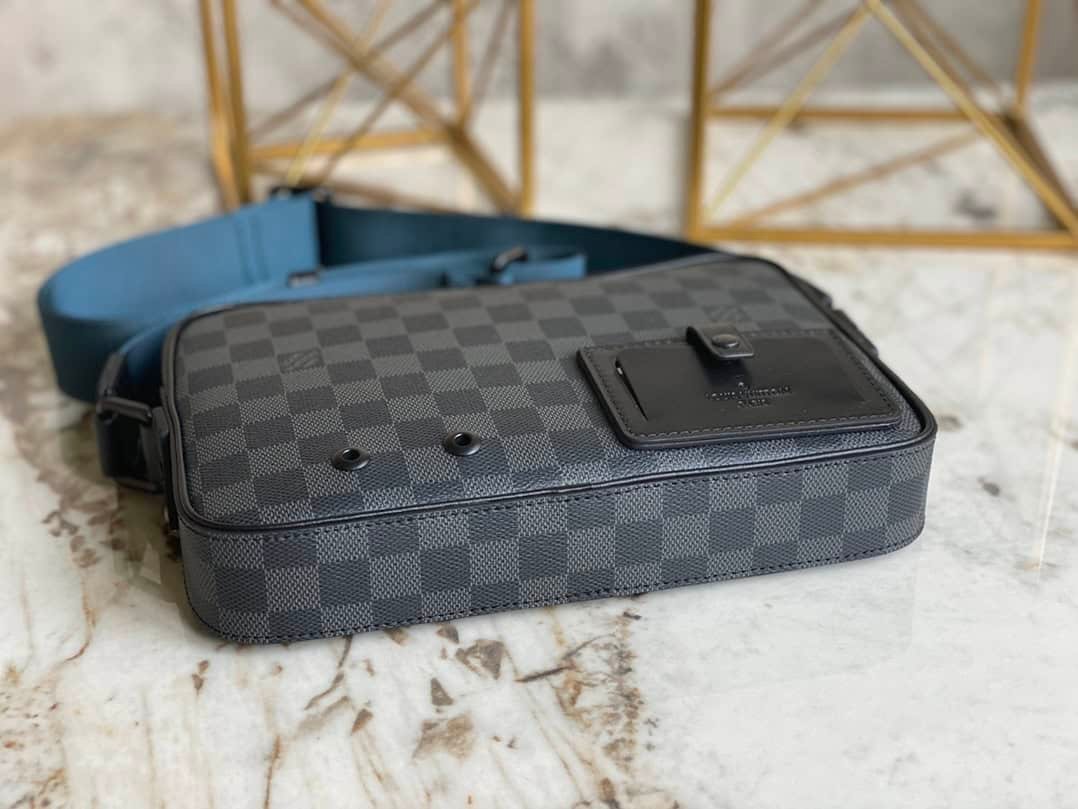 Louis Vuitton Men's Alpha Messenger Bag 42769 | Sandra Bags - Image 4