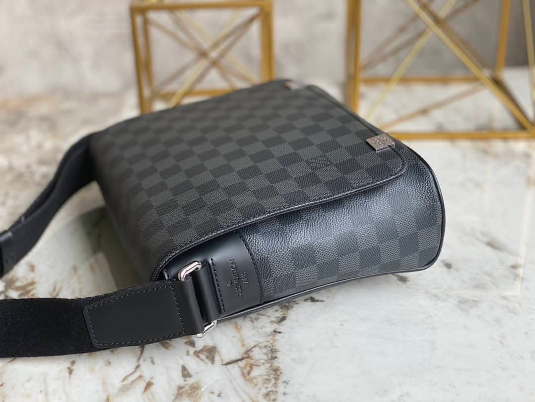 Louis Vuitton DISTRICT Small Men's Messenger Bag 40673 | Sandra Bags - Image 4