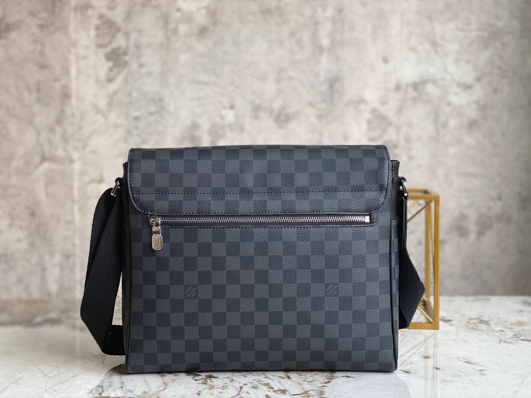 Louis Vuitton Men's DISTRICT Medium Handbag 20199 | Sandra Bags - Image 4