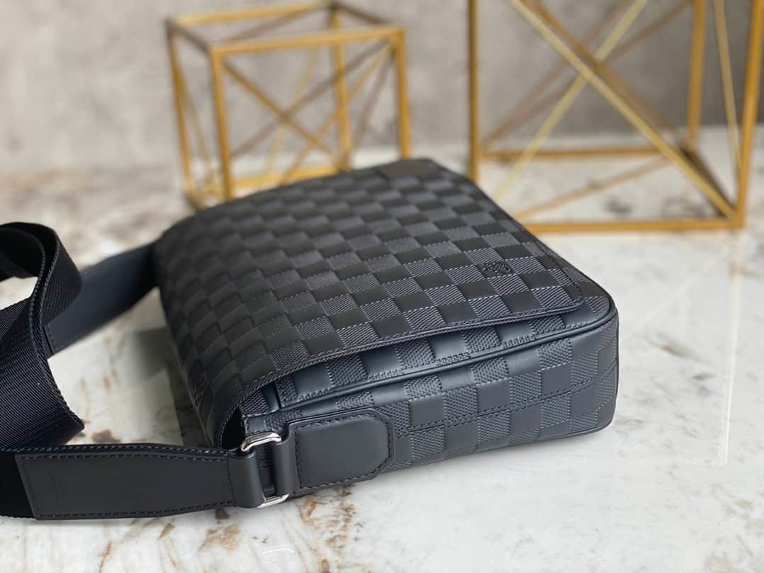 Louis Vuitton Men's DISTRICT Small Messenger Bag - Black 75467 | Sandra Bags - Image 5