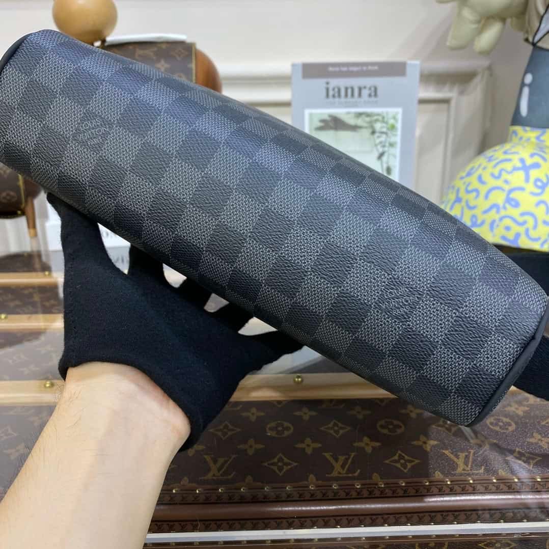 Louis Vuitton Men's Small Reporter Messenger Bag 98574 | Sandra Bags - Image 3