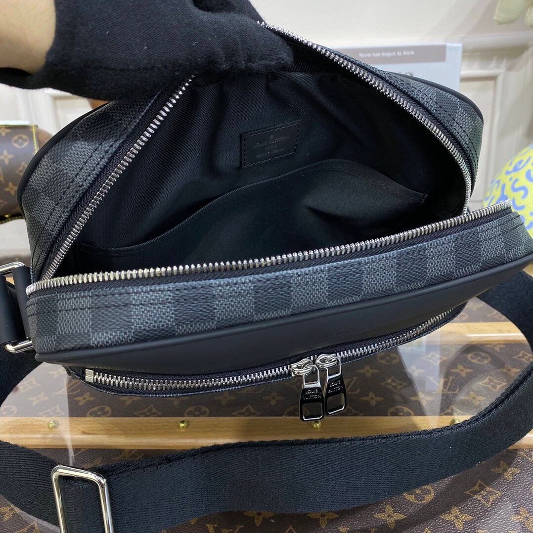 Louis Vuitton Men's Small Reporter Messenger Bag 98574 | Sandra Bags - Image 2