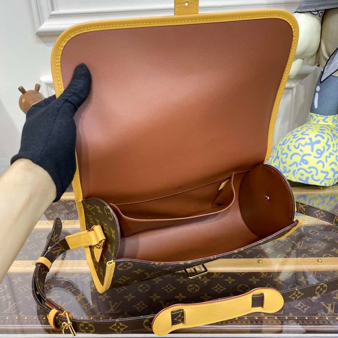 Louis Vuitton Middle-Aged Series Barrel Bag 18619 | Sandra Bags - Image 2