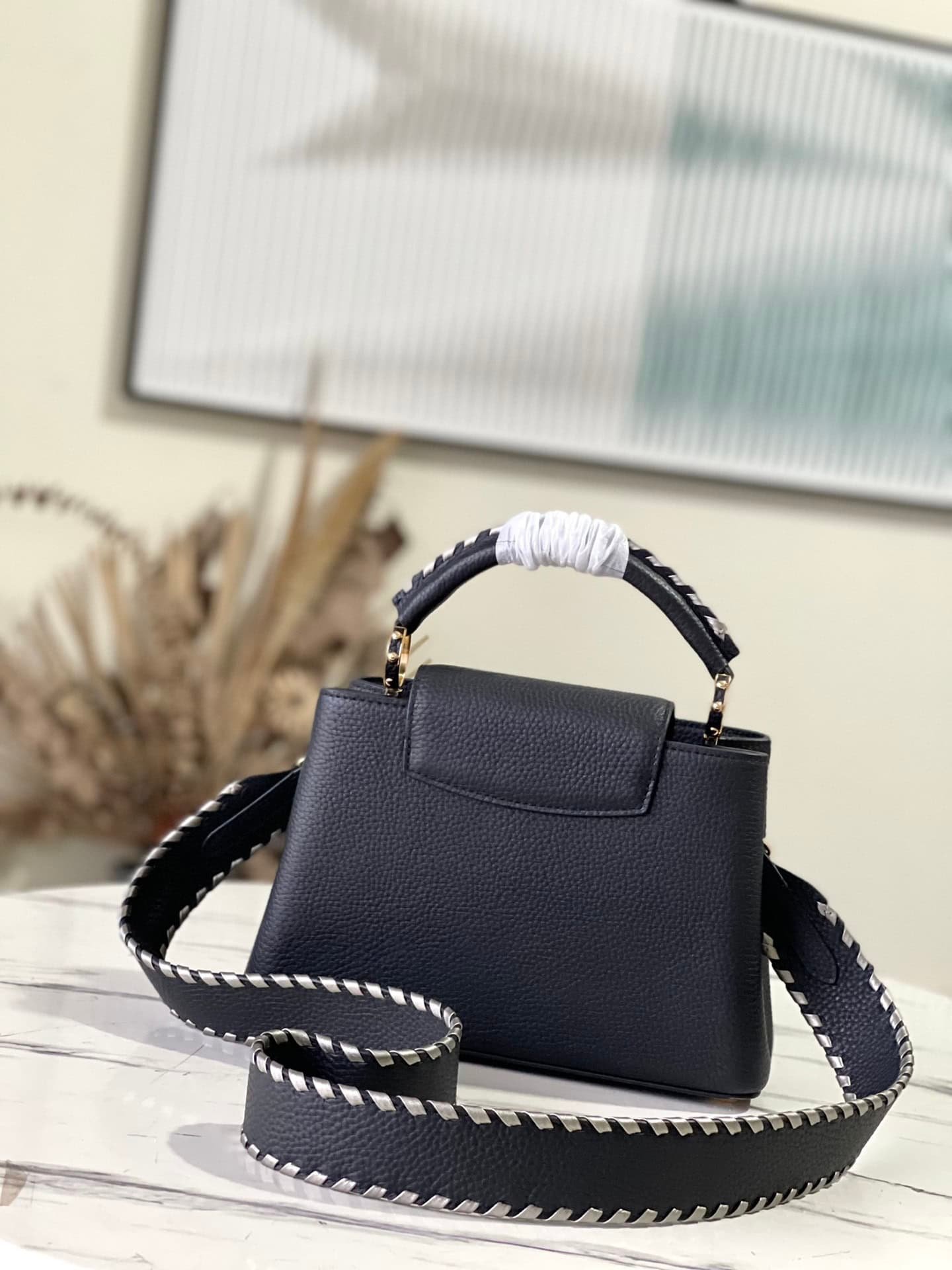 Louis Vuitton Capucines Small Handbag - Black 60172 | Sandra Bags - Image 4