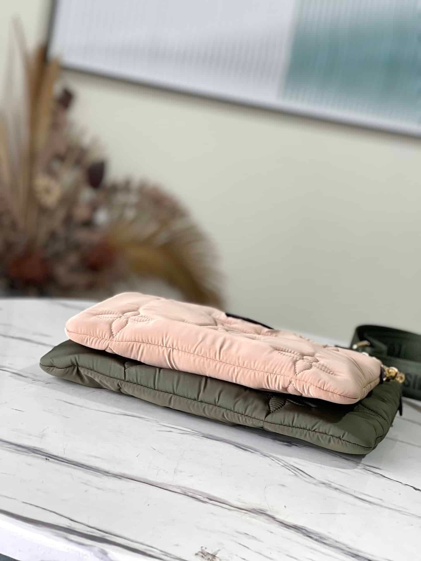 Louis Vuitton Maxi Multi Pochette Accessoires Bag - Green/ Beige 32846 | Sandra Bags - Image 3