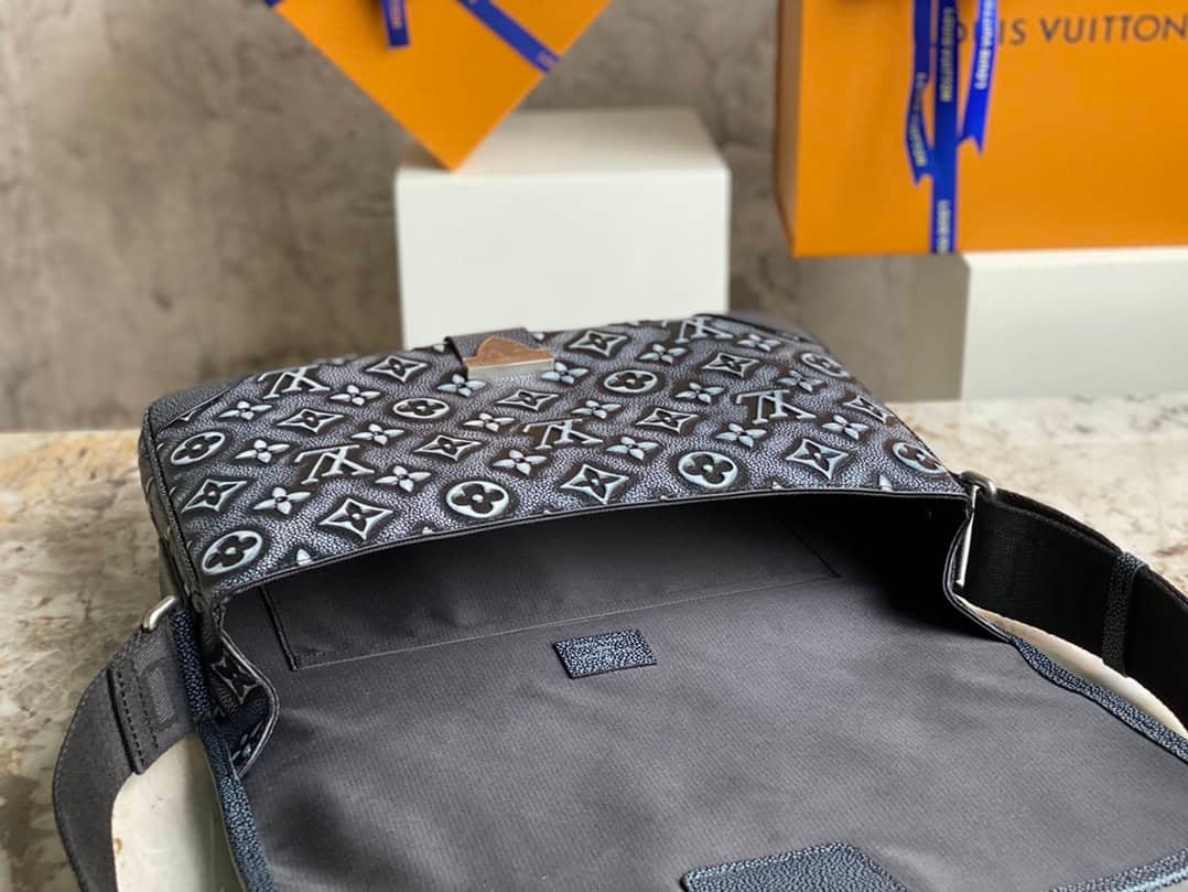 Louis Vuitton ARCHY Medium Messenger Bag for Men - Blue 36106 | Sandra Bags - Image 2