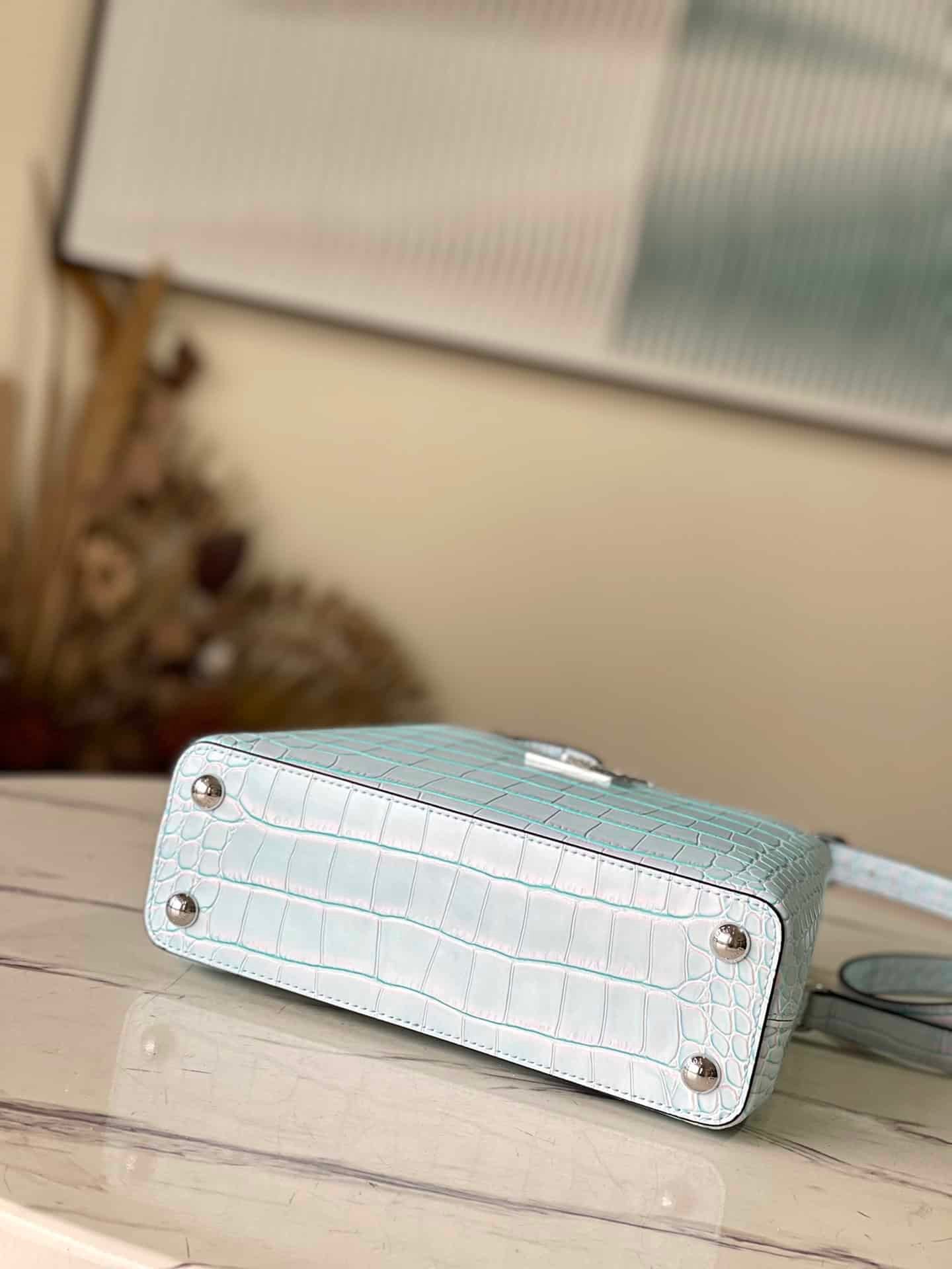 Louis Vuitton Capucines BB Medium Handbag - White 27644 | Sandra Bags - Image 3