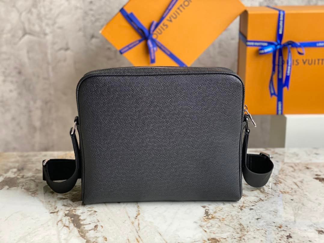 Louis Vuitton Men's ALEX Small Messenger Bag - Black 39749 | Sandra Bags - Image 3