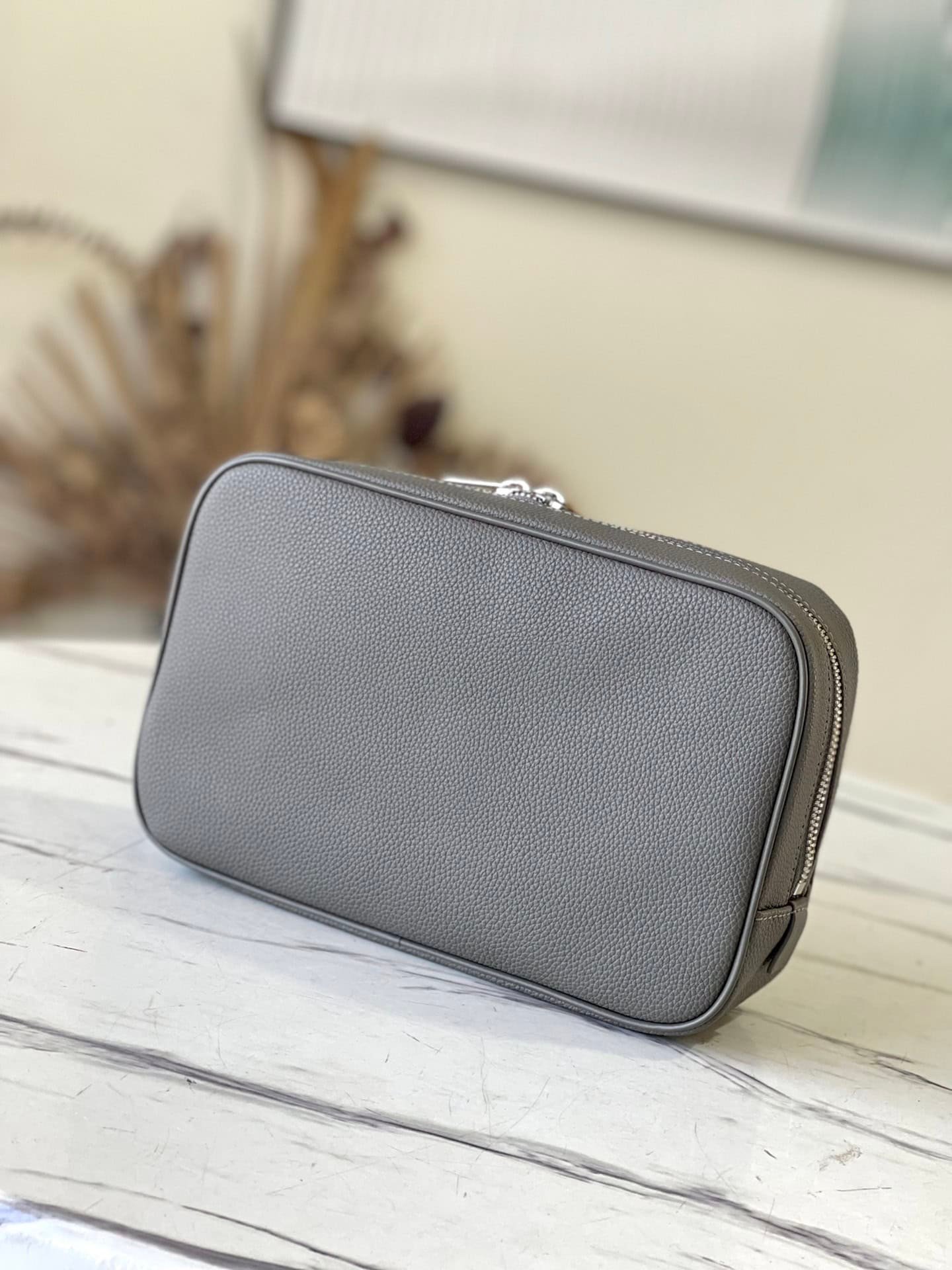 Louis Vuitton Practical Toiletry Leather Clutch - Green 78789 | Sandra Bags - Image 5