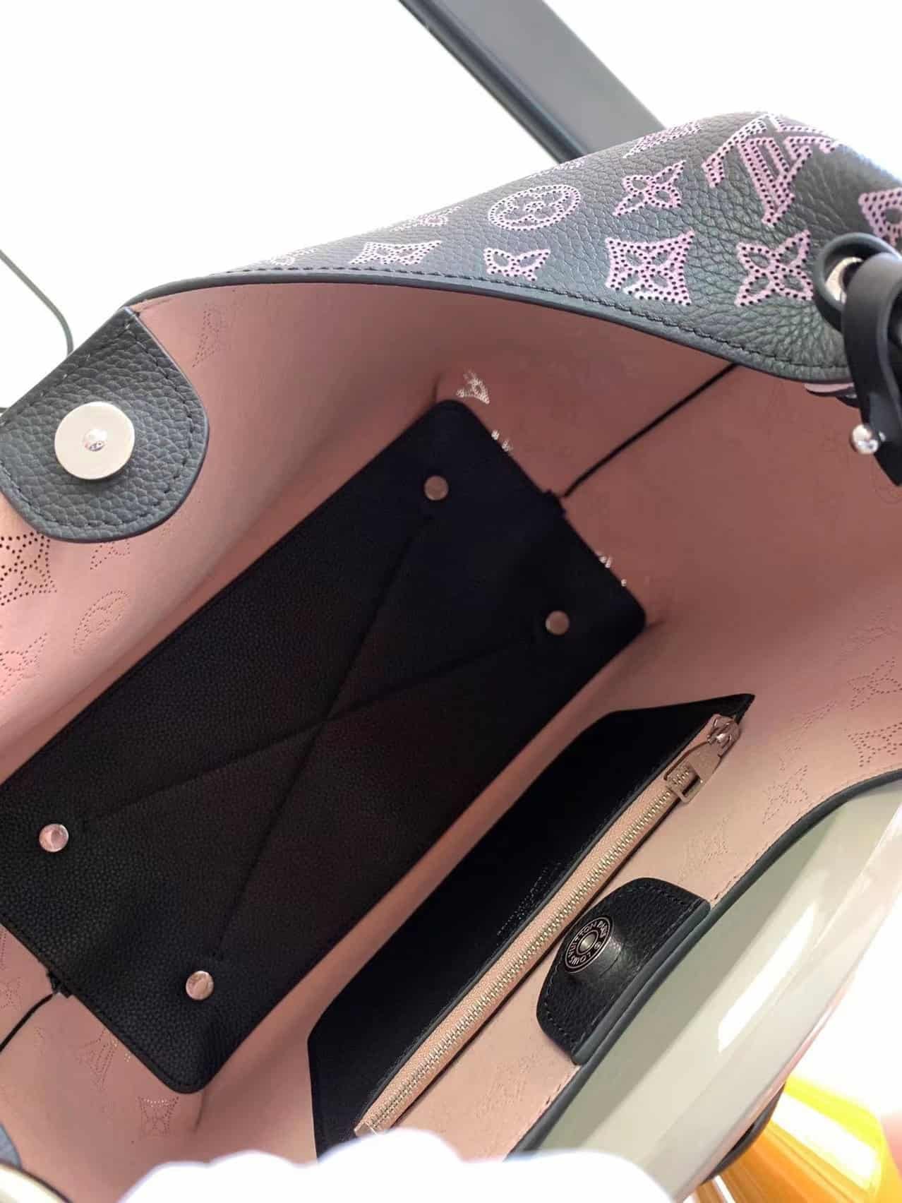 Louis Vuitton Grain Taurillon Calfskin Bag 35127 | Sandra Bags - Image 3