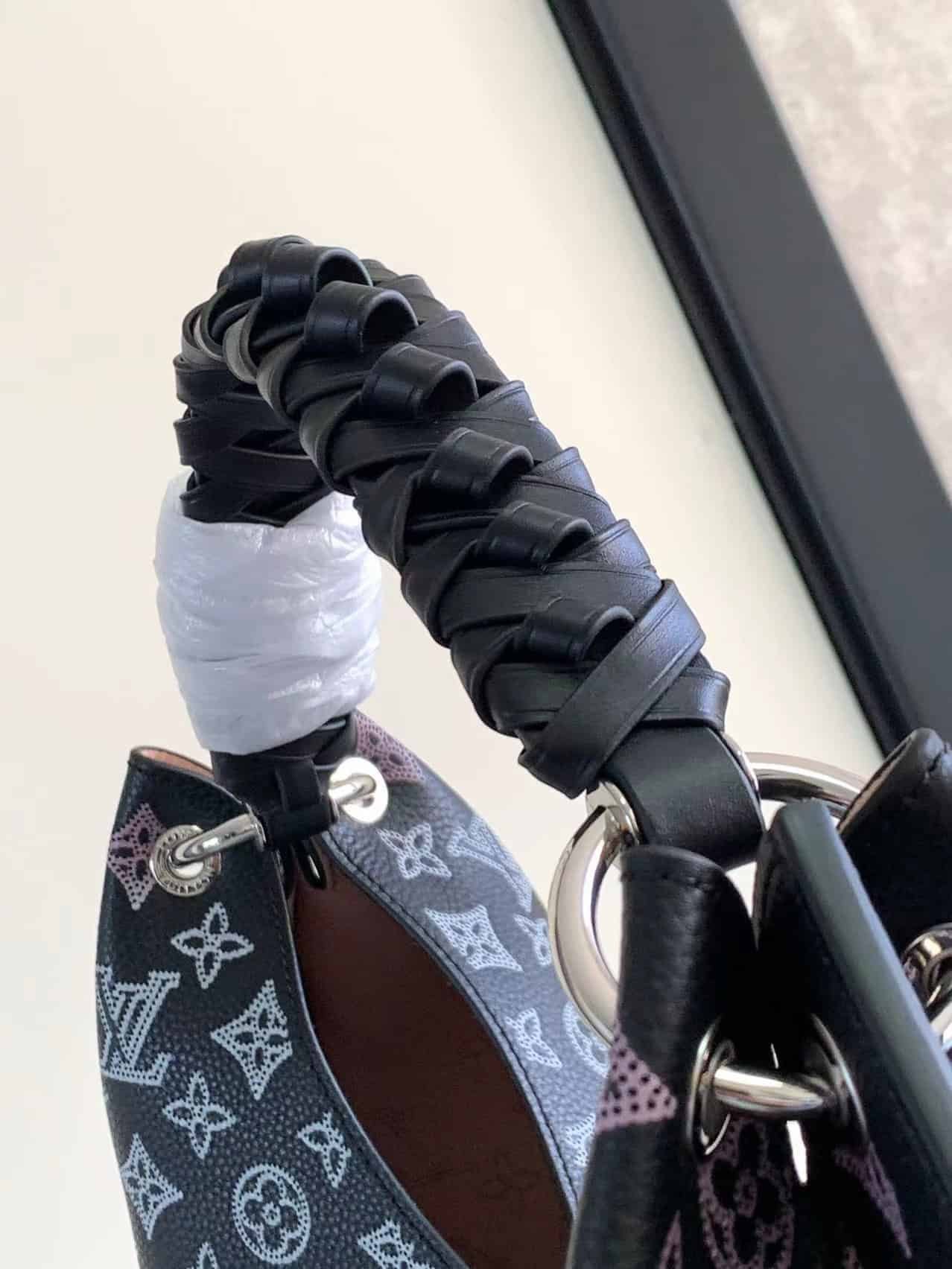 Louis Vuitton Grain Taurillon Calfskin Bag 35127 | Sandra Bags - Image 4