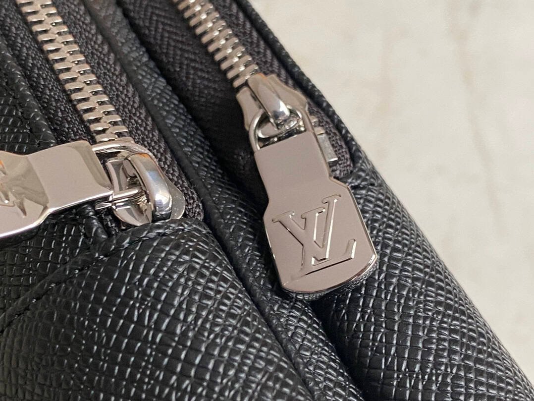 Louis Vuitton Men's Cross Pattern AVENUE Shoulder - Black 62645 | Sandra Bags - Image 2