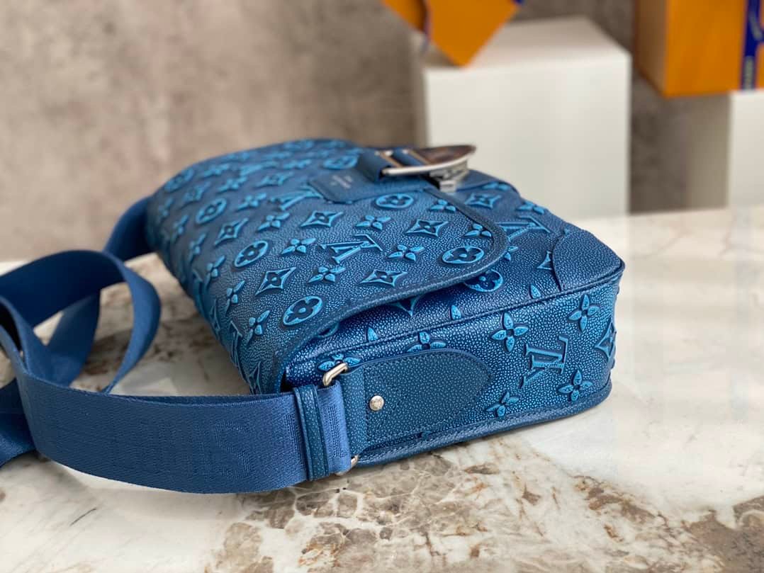 Louis Vuitton ARCHY Medium Messenger Bag for Men - Blue 98944 | Sandra Bags - Image 5