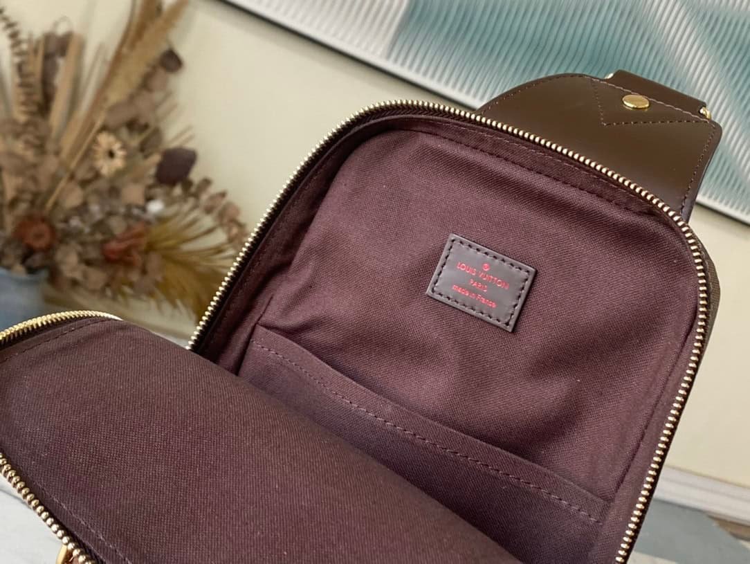 Louis Vuitton AVENUE Shoulder Bag 10683 | Sandra Bags - Image 3