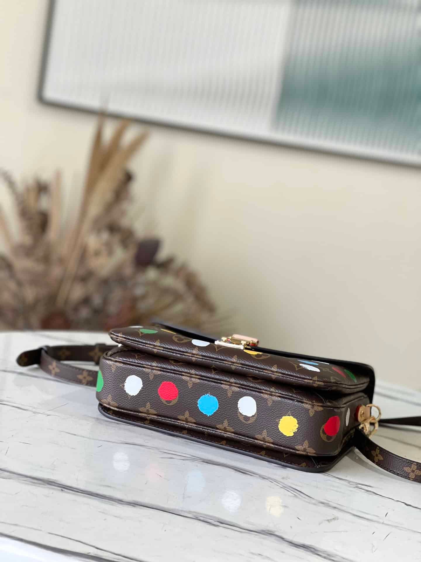 Louis Vuitton Pochette Métis Handbag 80012 | Sandra Bags - Image 2