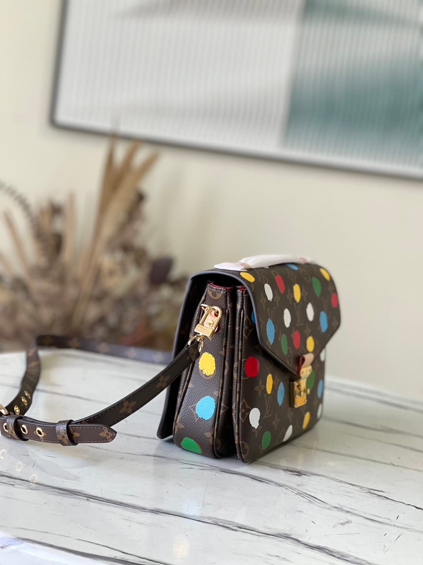 Louis Vuitton Pochette Métis Handbag 80012 | Sandra Bags - Image 4