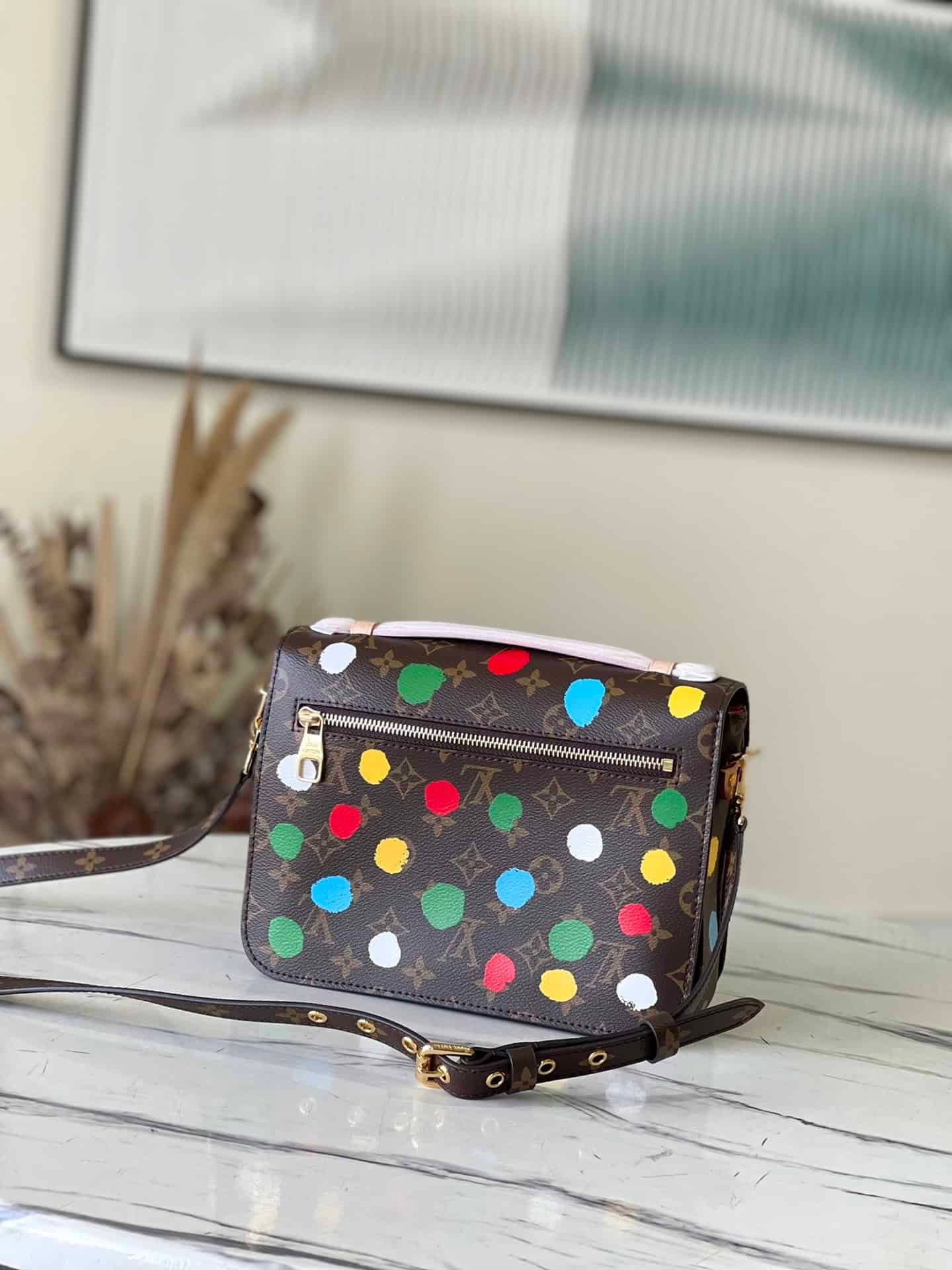 Louis Vuitton Pochette Métis Handbag 80012 | Sandra Bags - Image 5