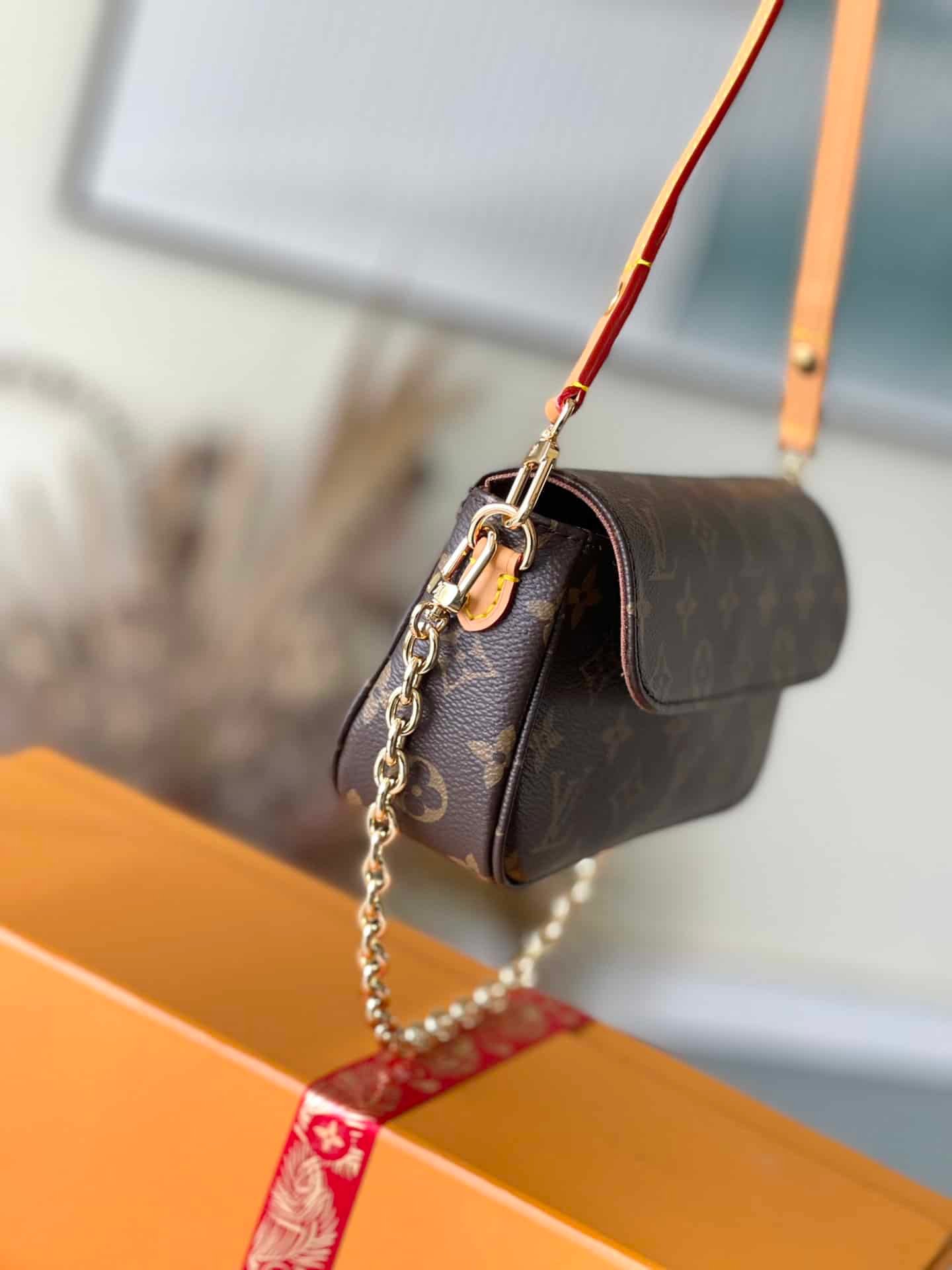 Louis Vuitton Wallet On Chain Ivy Handbag 50663 | Sandra Bags - Image 2