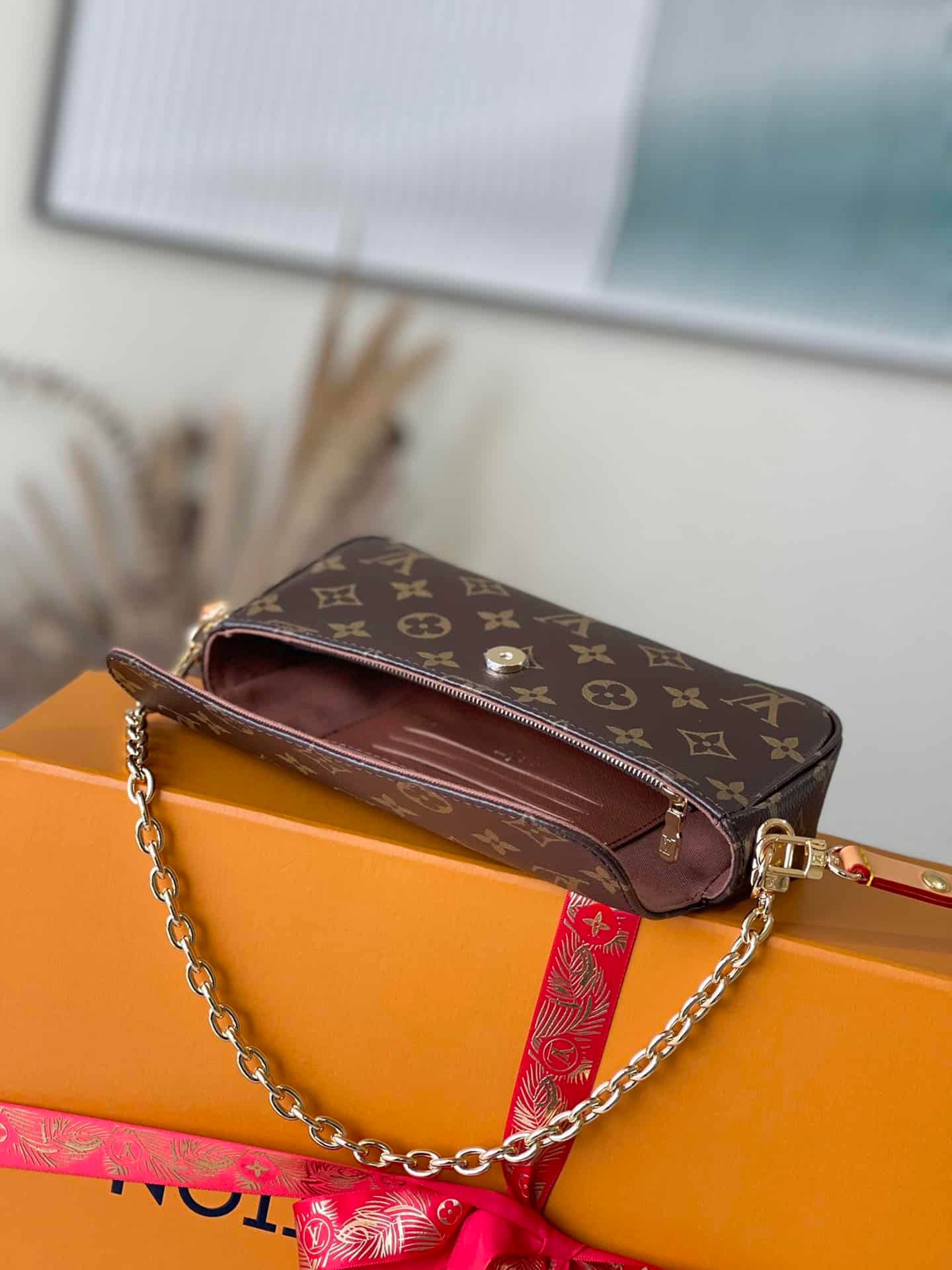 Louis Vuitton Wallet On Chain Ivy Handbag 50663 | Sandra Bags - Image 4