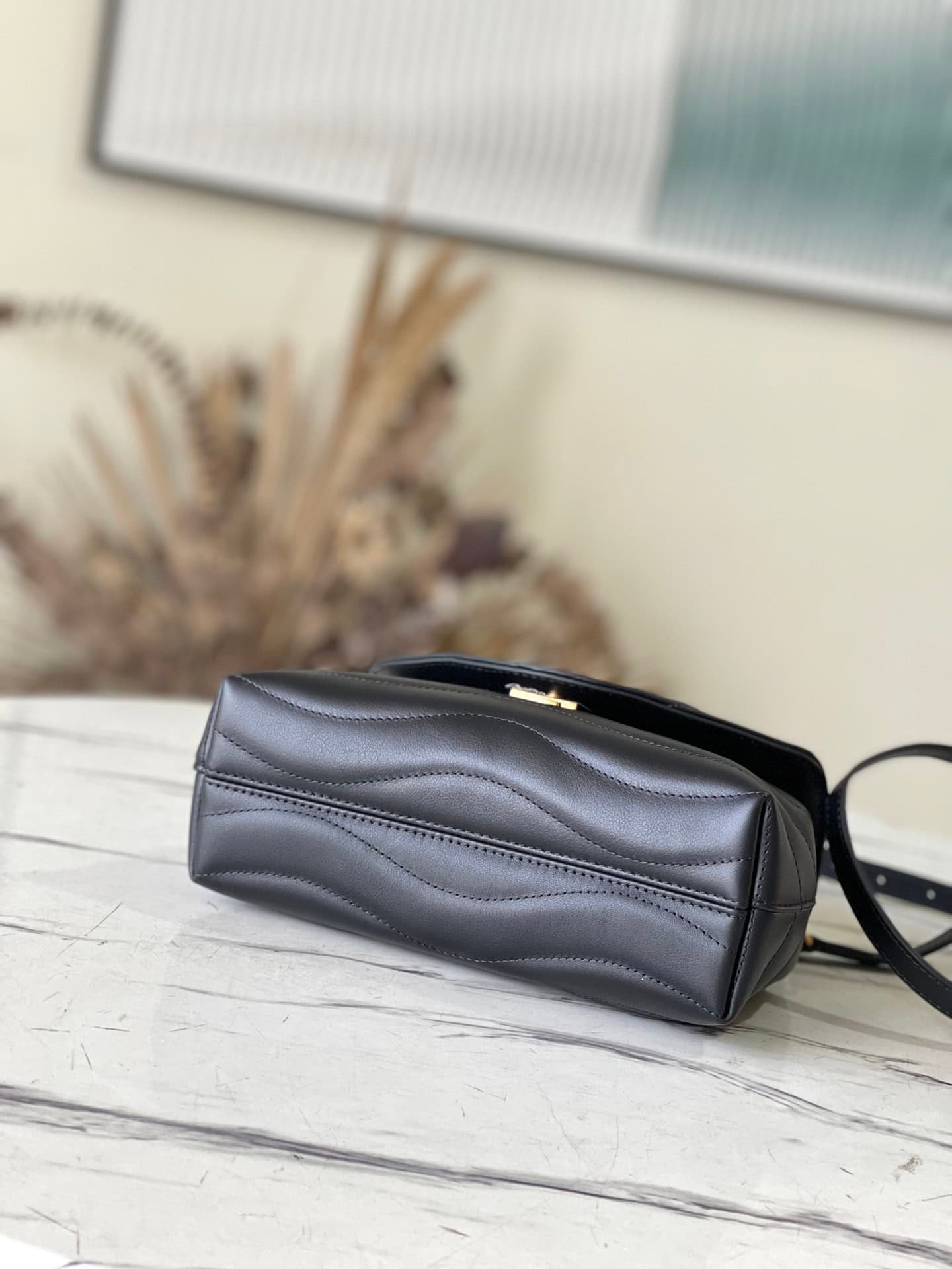 Louis Vuitton This Hold Me Handbag - Black 84475 | Sandra Bags - Image 4