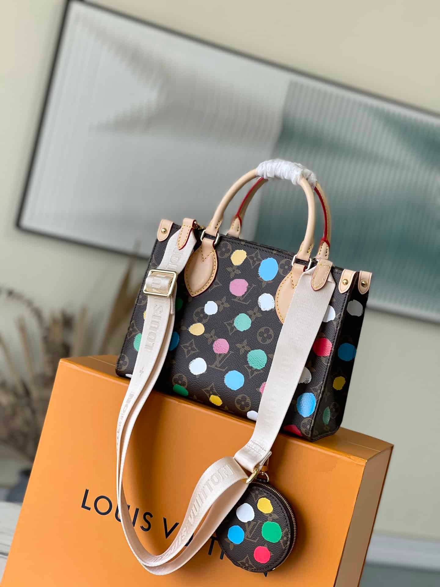 Louis Vuitton YK OnTheGo Small Handbag 61568 | Sandra Bags - Image 4