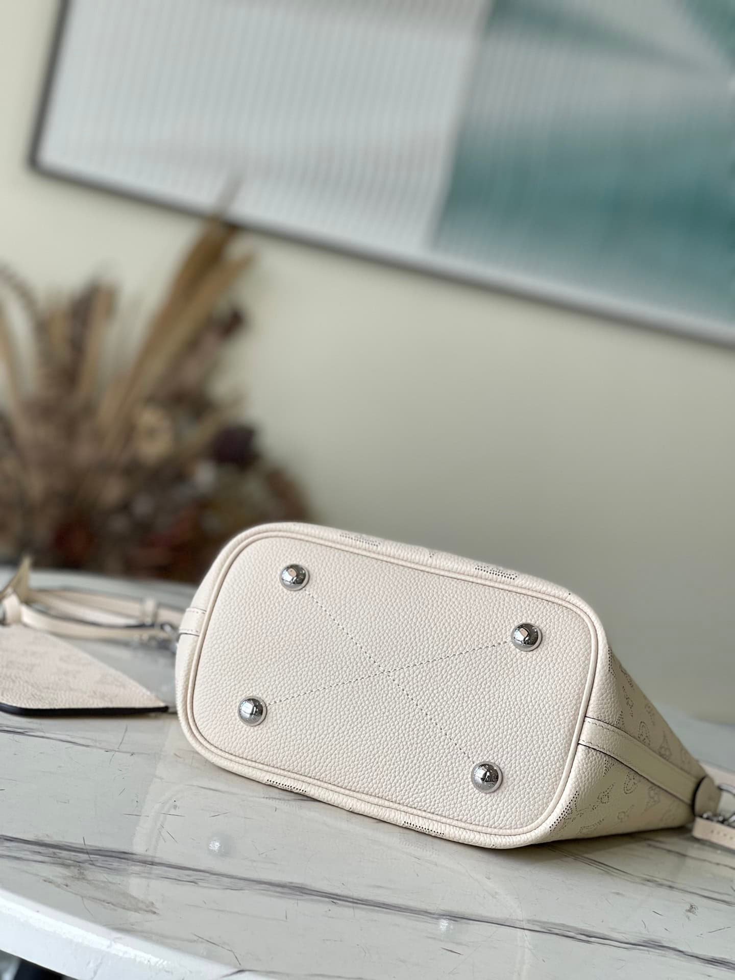 Louis Vuitton White Blossom Small Handbag 89189 | Sandra Bags - Image 2