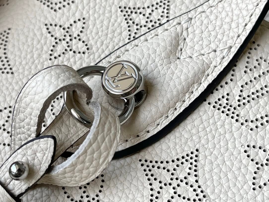 Louis Vuitton White Blossom Small Handbag 89189 | Sandra Bags - Image 3