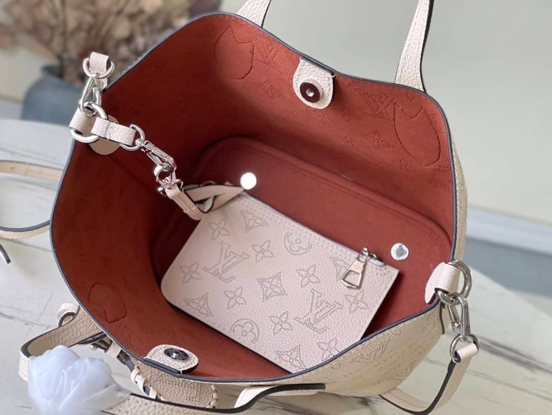 Louis Vuitton White Blossom Small Handbag 89189 | Sandra Bags - Image 6