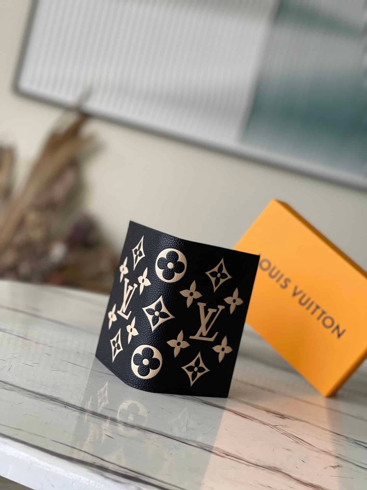 Louis Vuitton Gaudy Handbag 15178 | Sandra Bags - Image 2