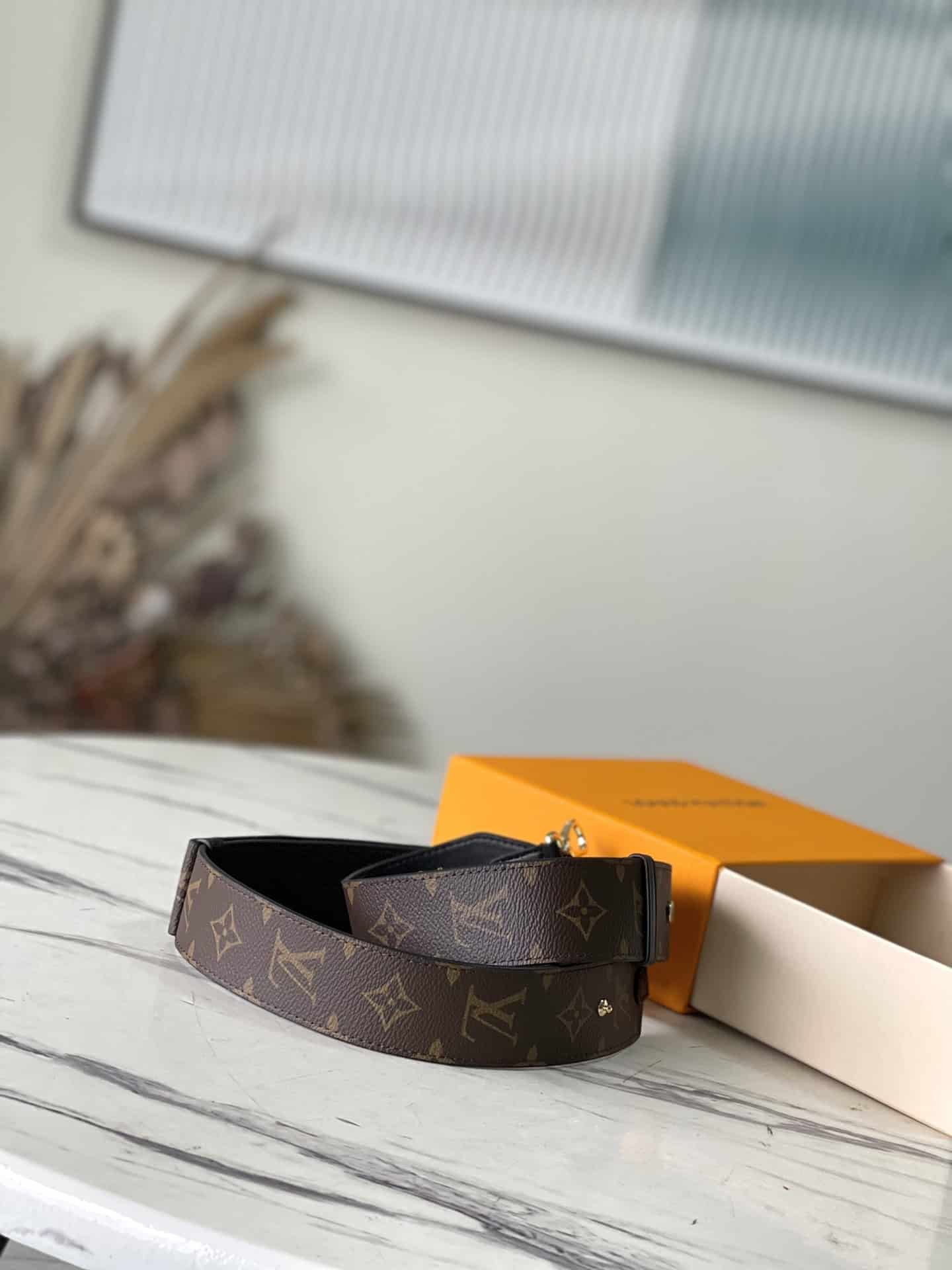 Louis Vuitton Black Clever Shoulder Strap 86283 | Sandra Bags - Image 5