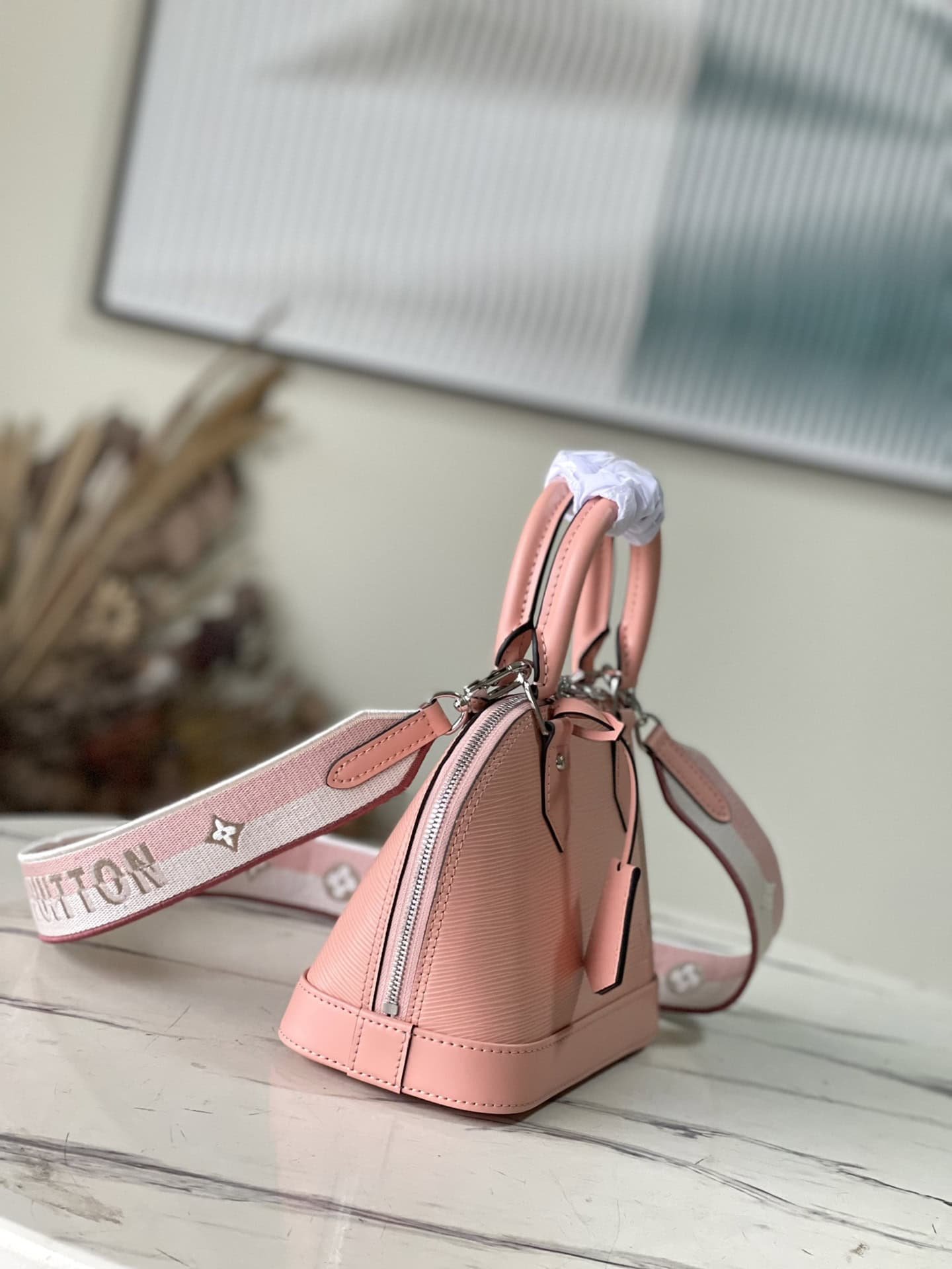 Louis Vuitton Peach Pink Hand Bag 39129 | Sandra Bags - Image 3