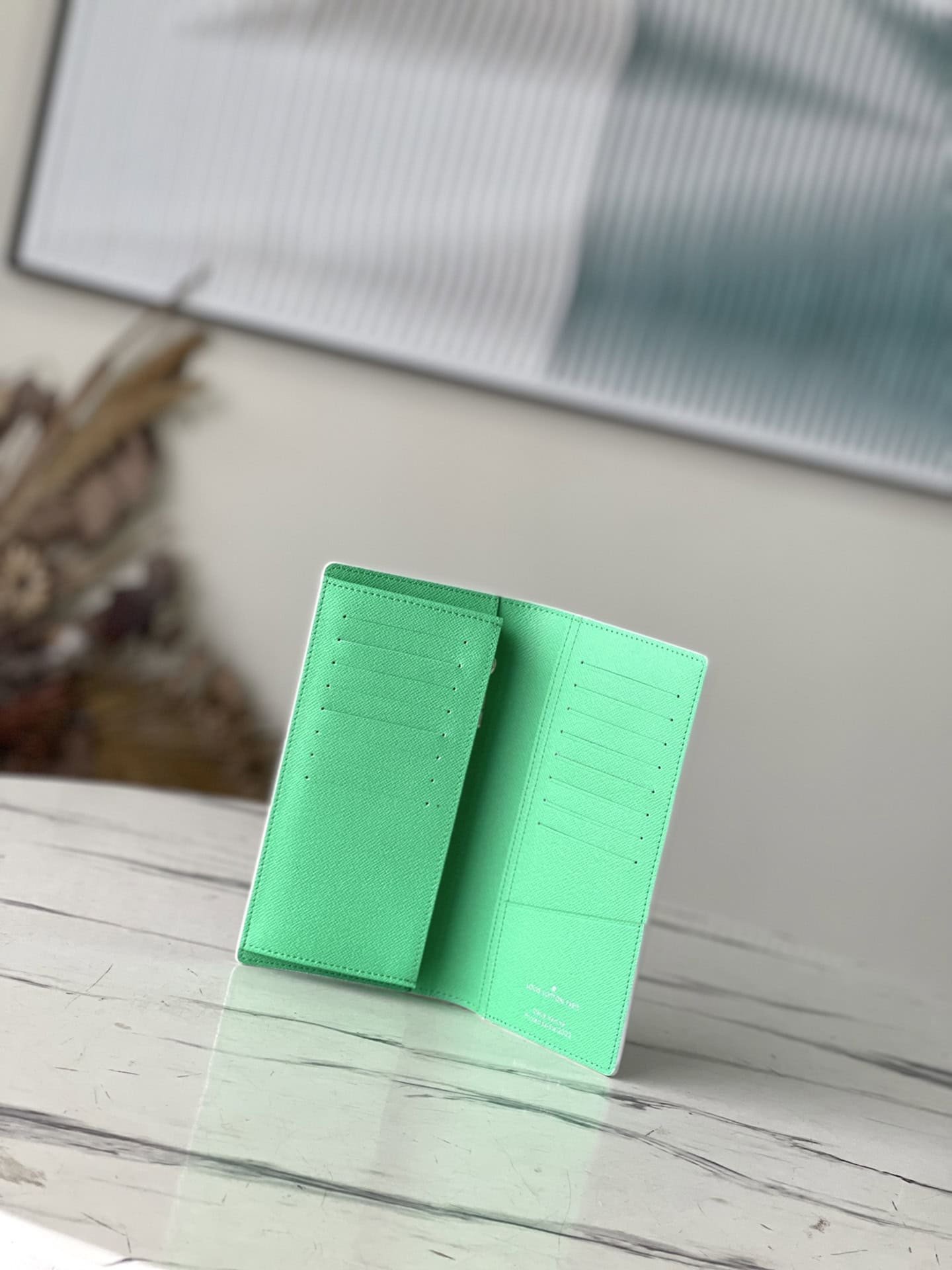 Louis Vuitton Monogram Pattern Brazza Wallet 88478 | Sandra Bags - Image 3