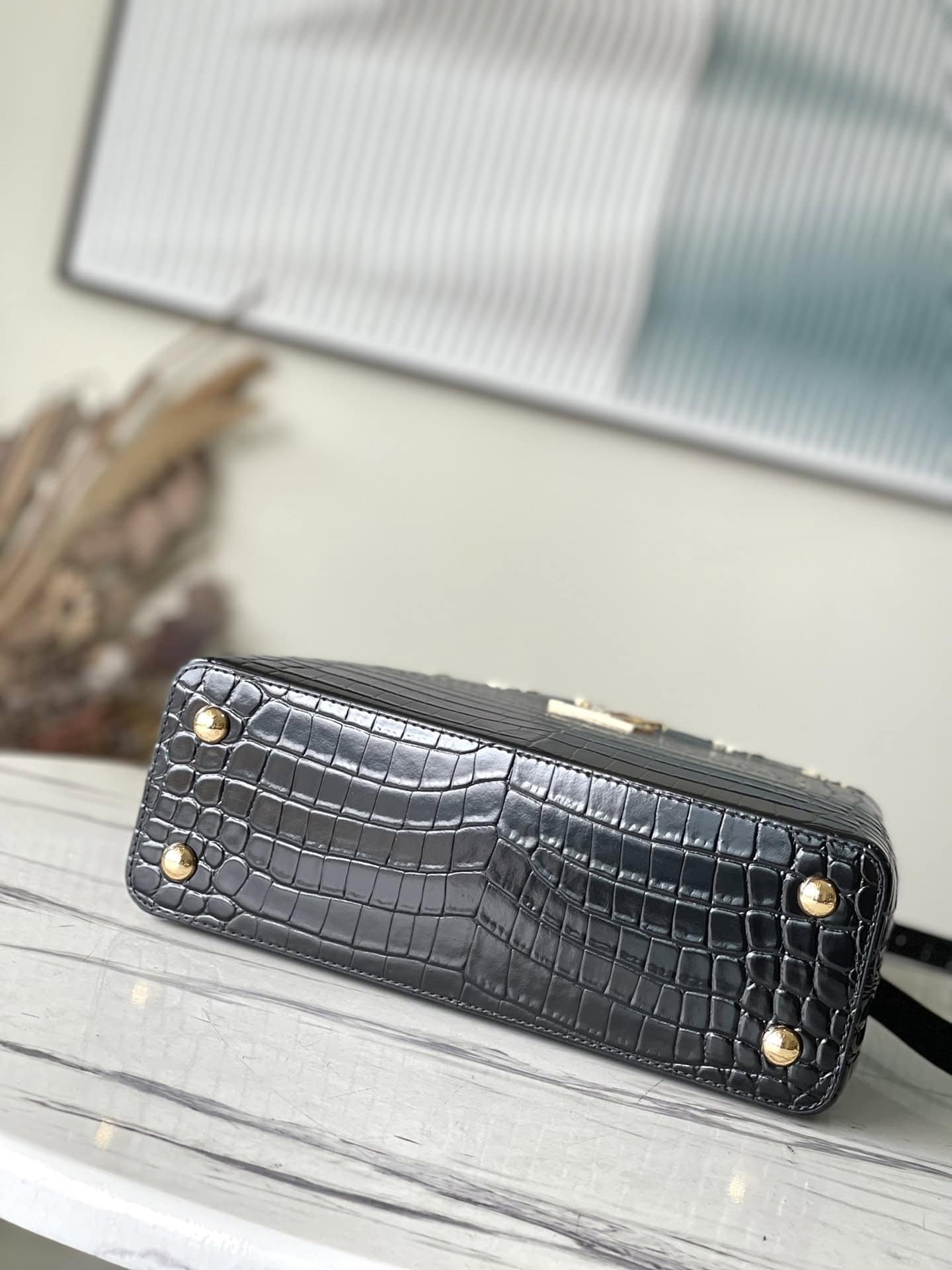Louis Vuitton Crocodile Pattern Gold Buckle Medium 77272 | Sandra Bags - Image 6
