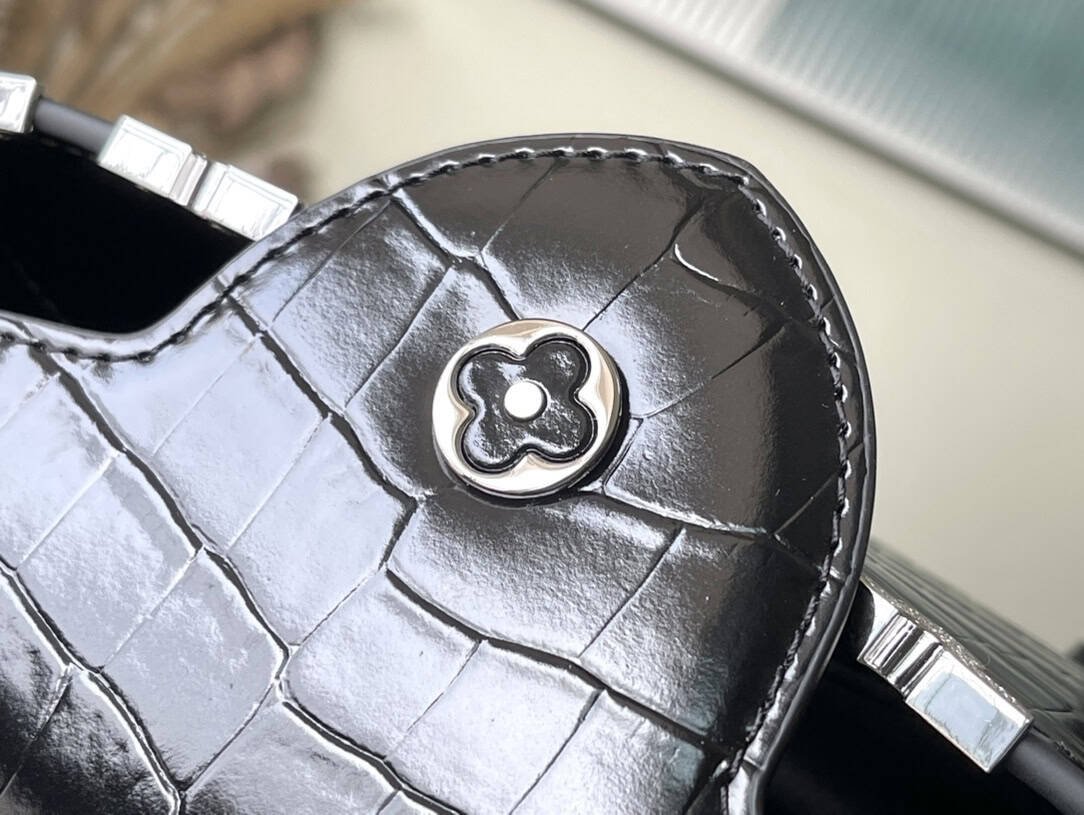 Louis Vuitton Crocodile Pattern Silver Buckle Trumpet Bag 83444 | Sandra Bags - Image 7