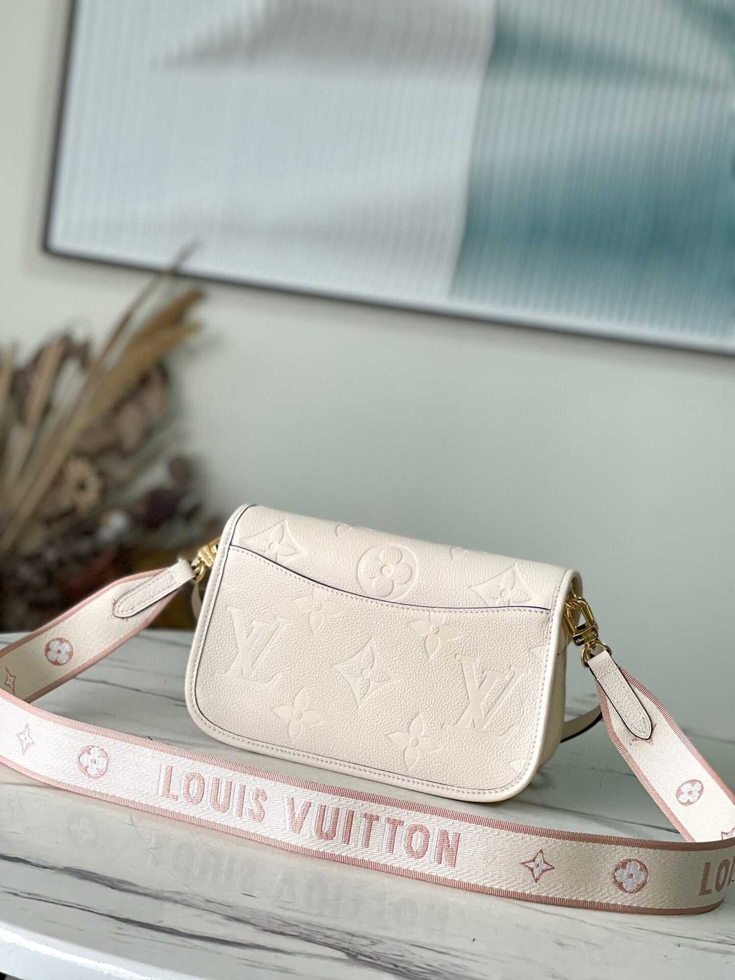 Louis Vuitton Diane Handbag - White 87017 | Sandra Bags - Image 3