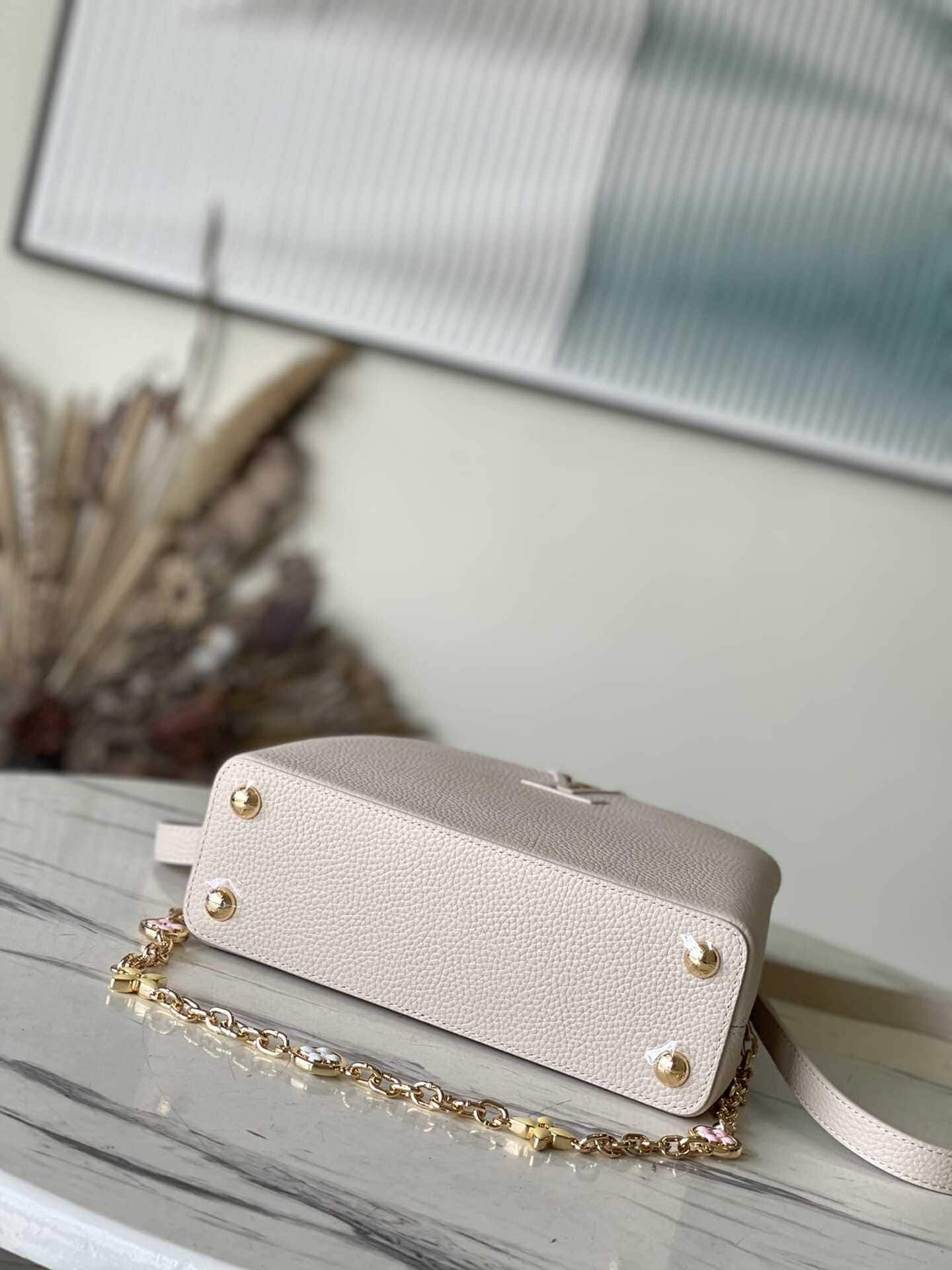 Louis Vuitton Capucines Handbag - Grey 97308 | Sandra Bags - Image 2