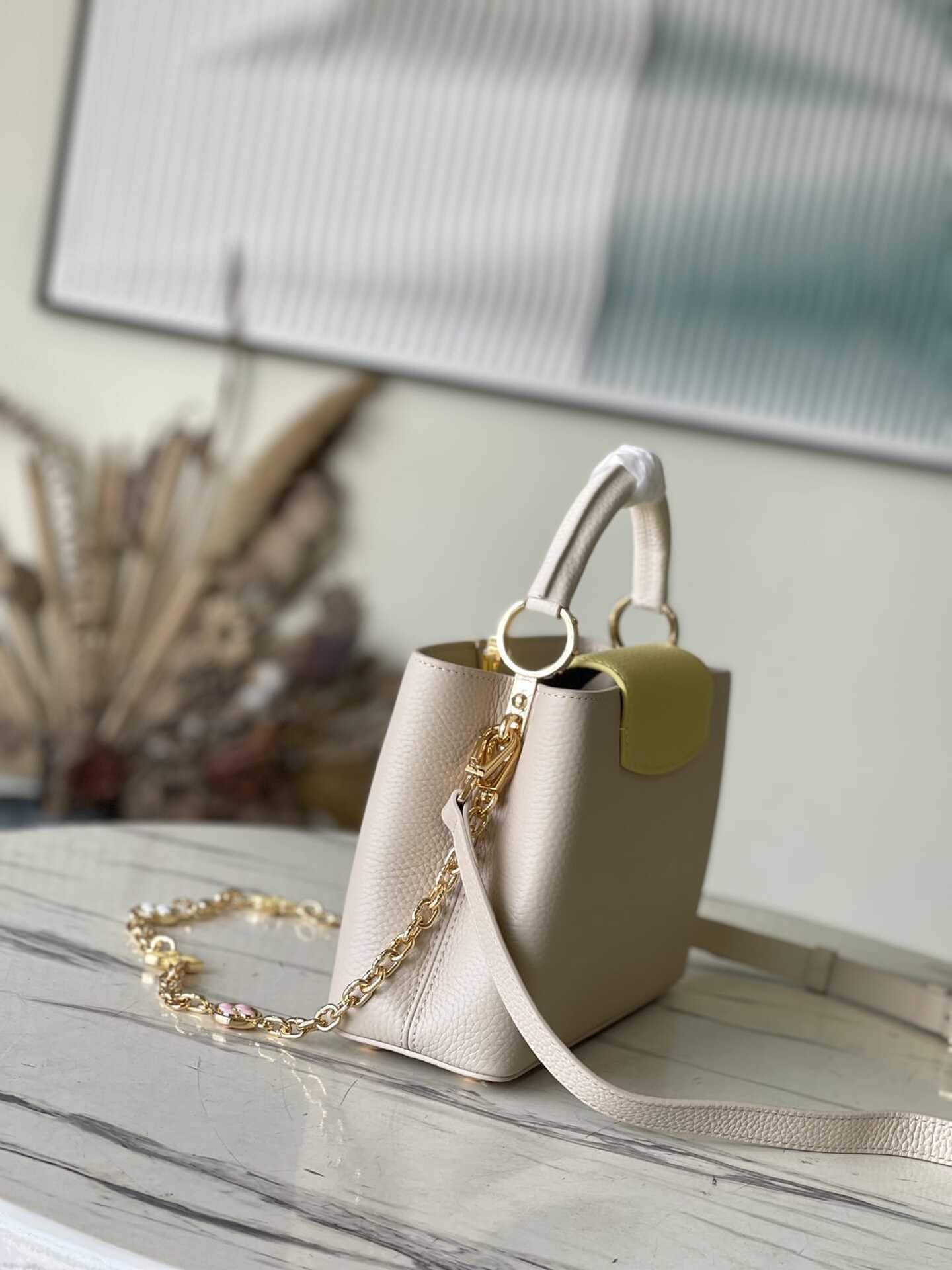 Louis Vuitton Capucines Handbag - Grey 97308 | Sandra Bags - Image 6